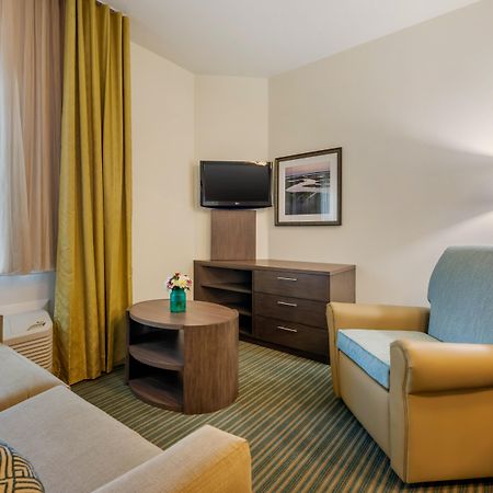 Candlewood Suites Fort Myers/Sanibel Gateway By Ihg Exterior photo