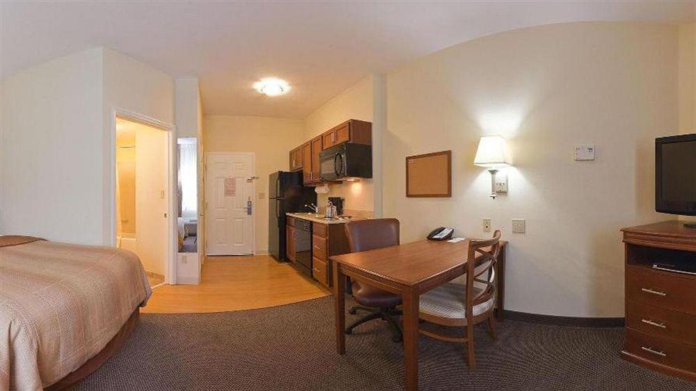 Candlewood Suites Fort Myers/Sanibel Gateway By Ihg Exterior photo