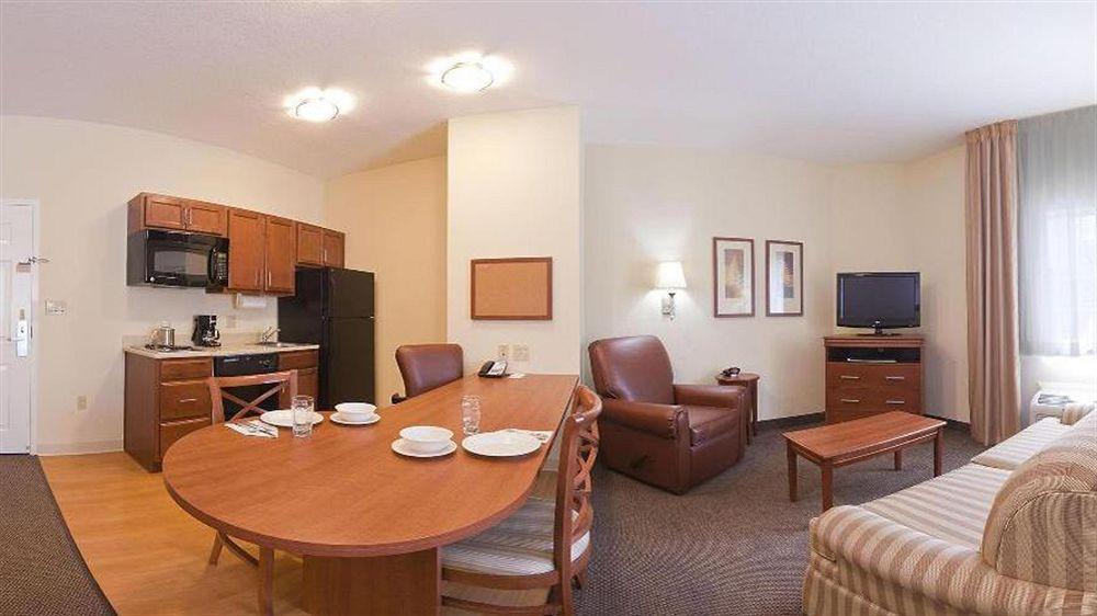 Candlewood Suites Fort Myers/Sanibel Gateway By Ihg Exterior photo