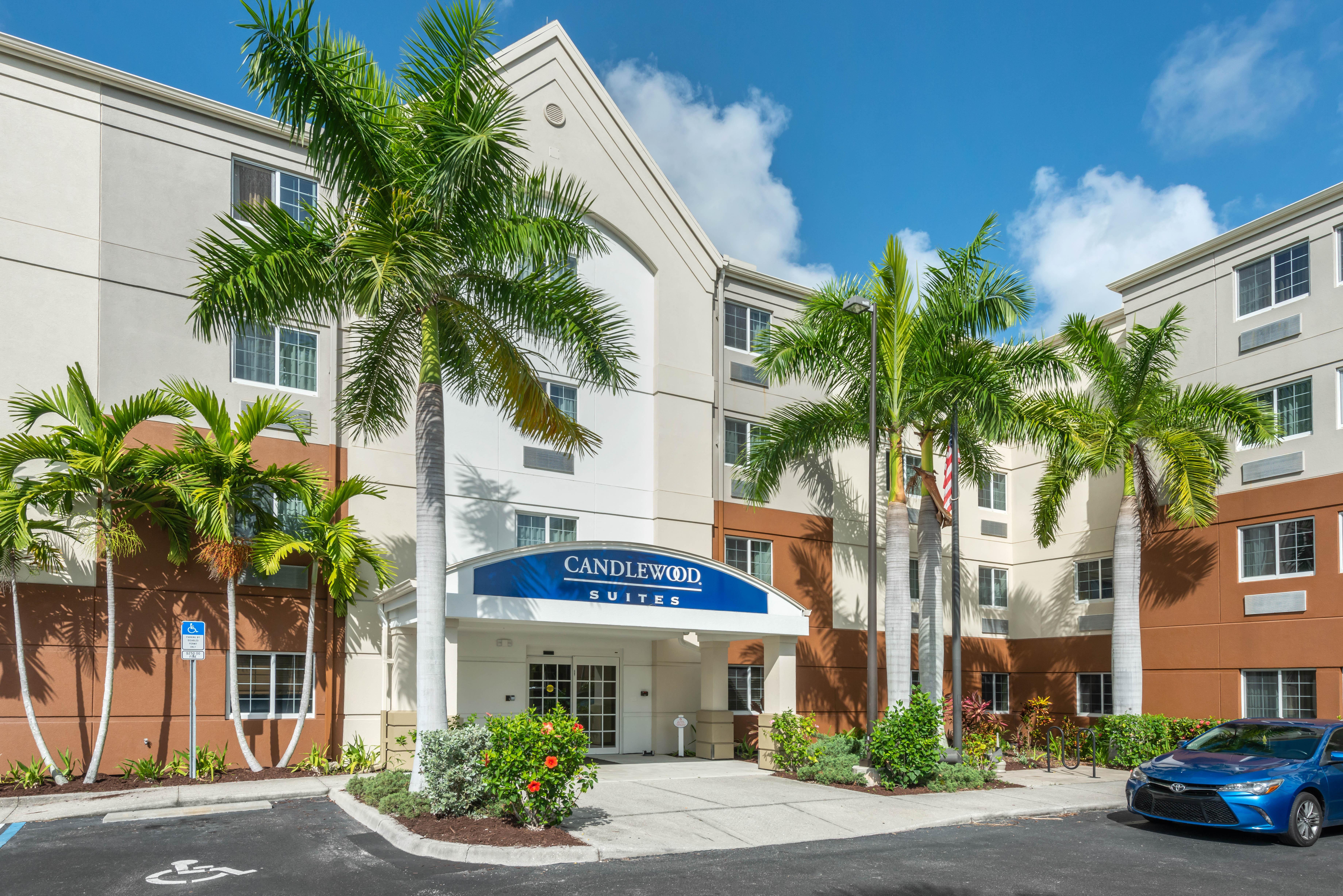 Candlewood Suites Fort Myers/Sanibel Gateway By Ihg Exterior photo