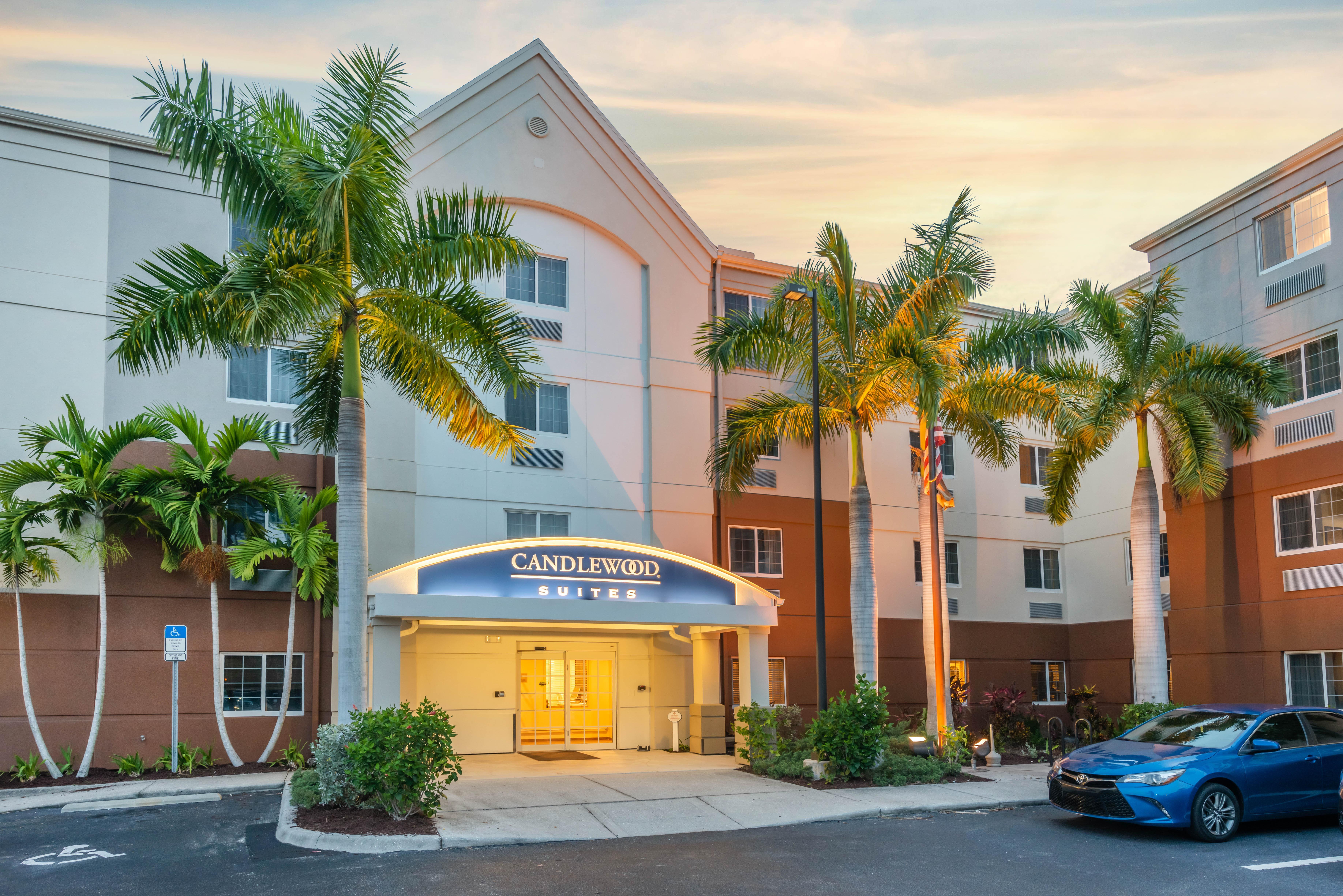 Candlewood Suites Fort Myers/Sanibel Gateway By Ihg Exterior photo