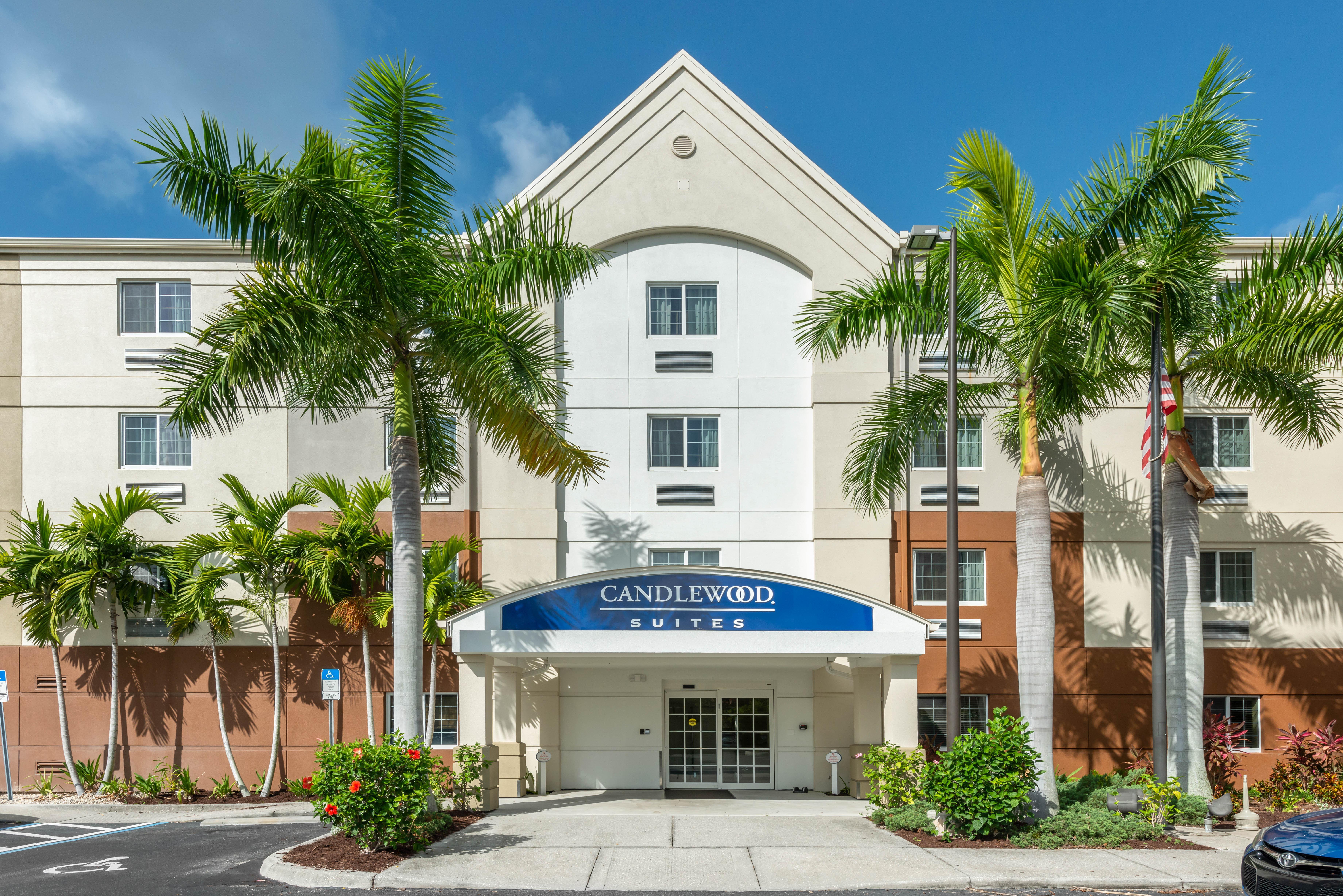 Candlewood Suites Fort Myers/Sanibel Gateway By Ihg Exterior photo