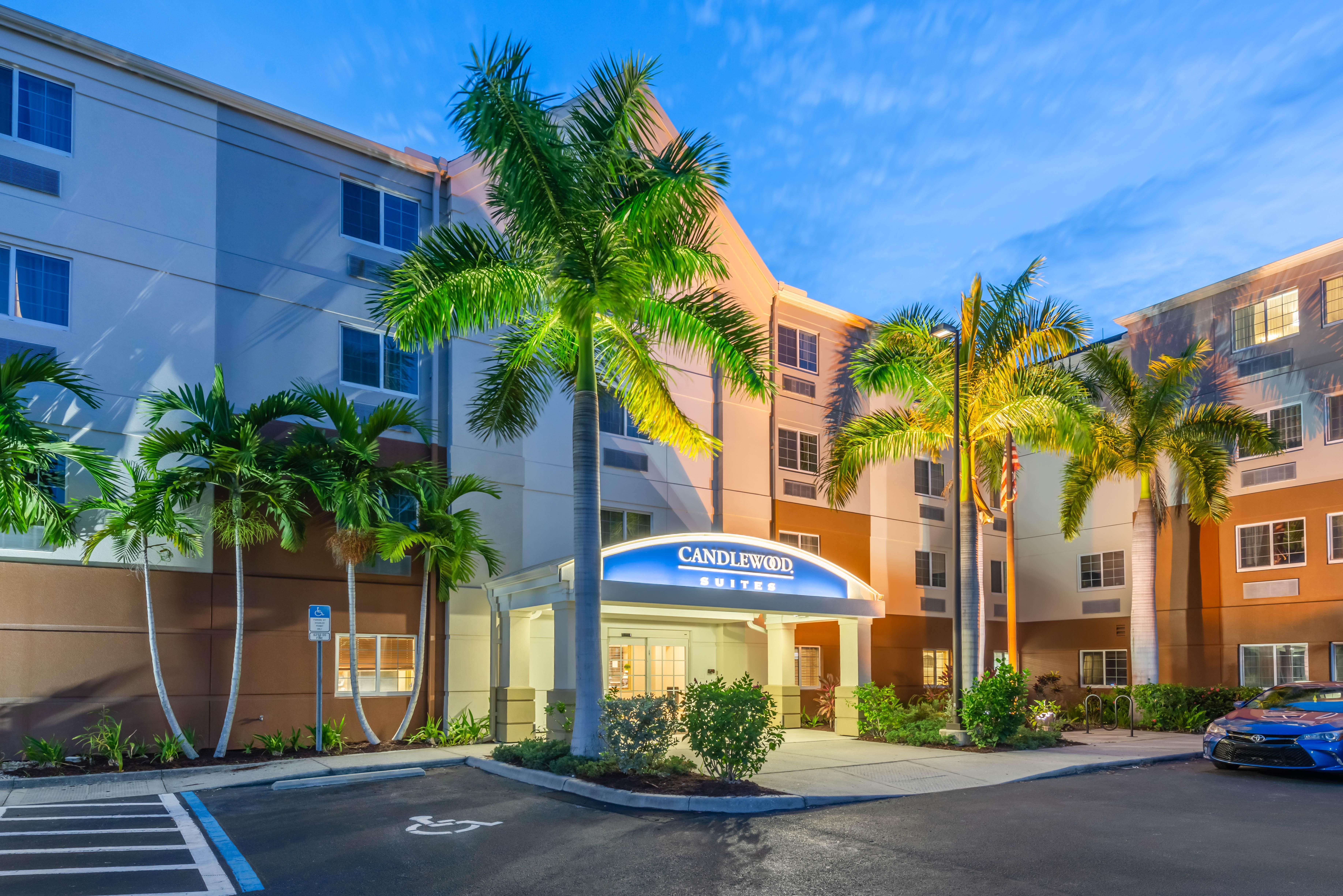 Candlewood Suites Fort Myers/Sanibel Gateway By Ihg Exterior photo