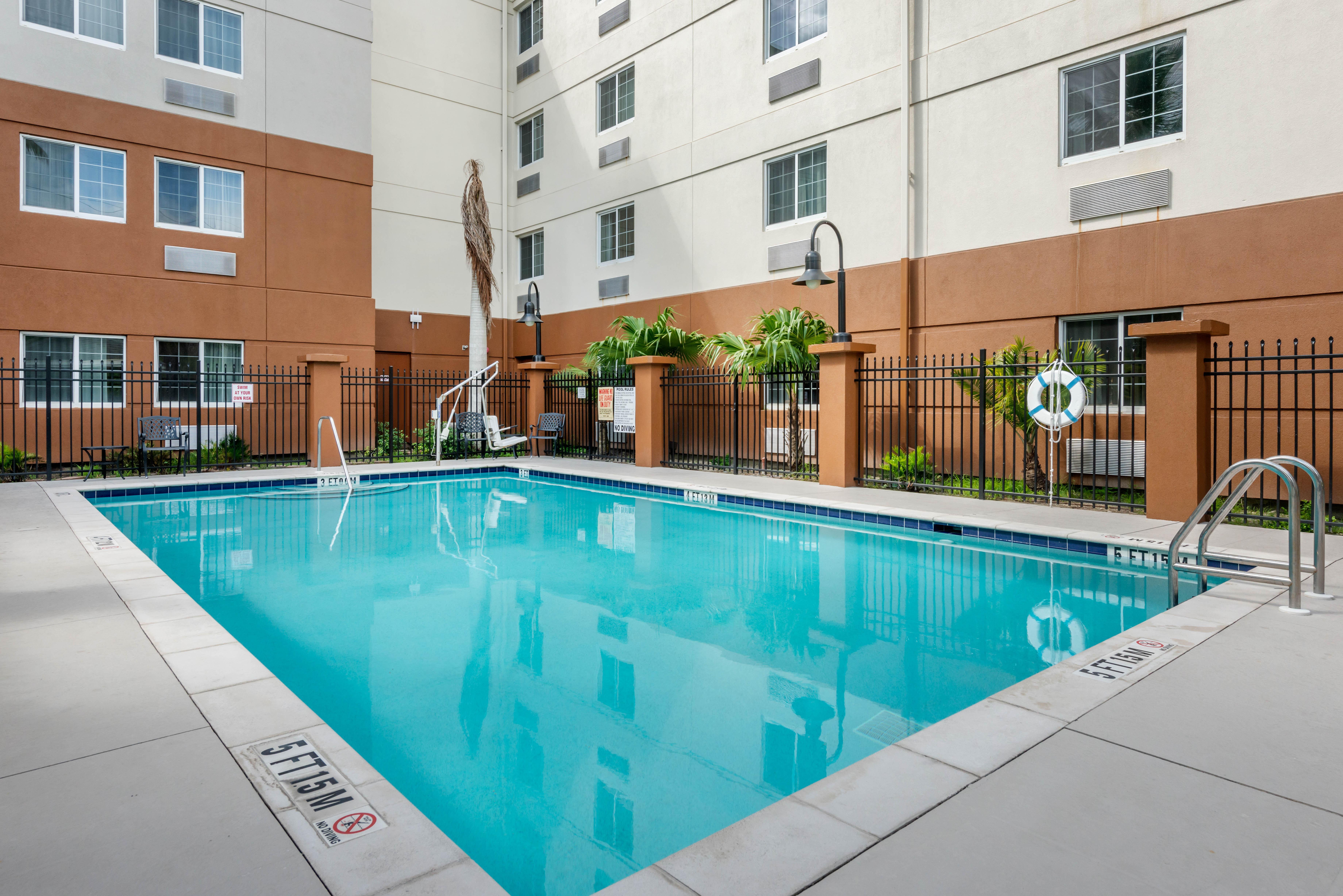 Candlewood Suites Fort Myers/Sanibel Gateway By Ihg Exterior photo