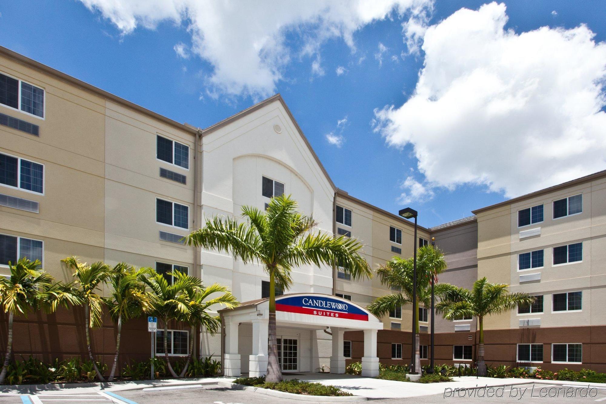 Candlewood Suites Fort Myers/Sanibel Gateway By Ihg Exterior photo