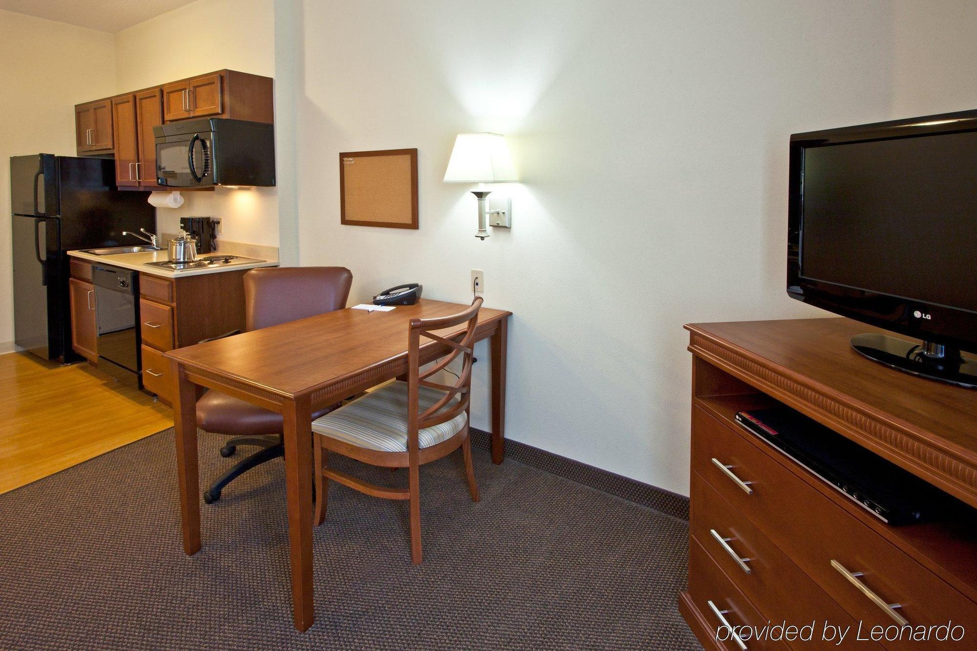 Candlewood Suites Fort Myers/Sanibel Gateway By Ihg Room photo
