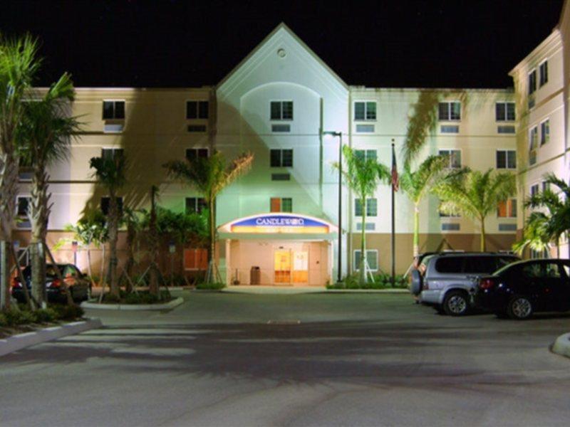 Candlewood Suites Fort Myers/Sanibel Gateway By Ihg Exterior photo