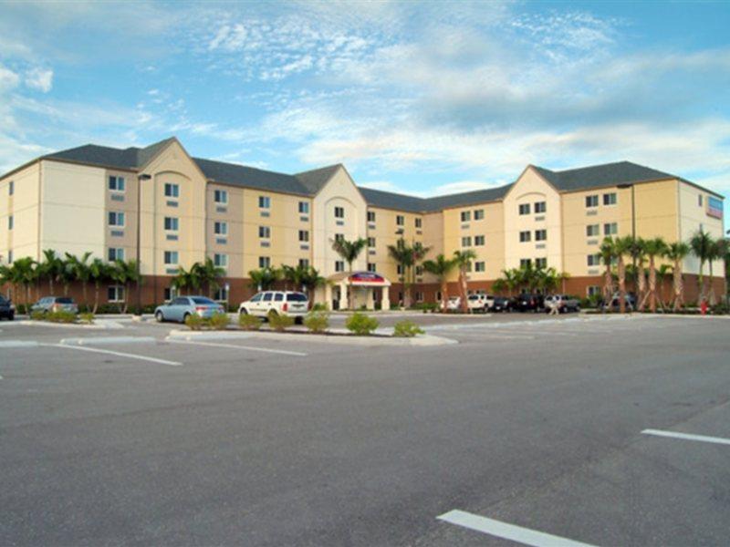 Candlewood Suites Fort Myers/Sanibel Gateway By Ihg Exterior photo