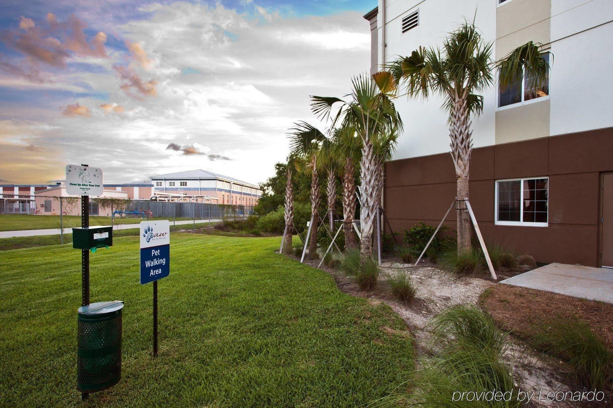 Candlewood Suites Fort Myers/Sanibel Gateway By Ihg Interior photo