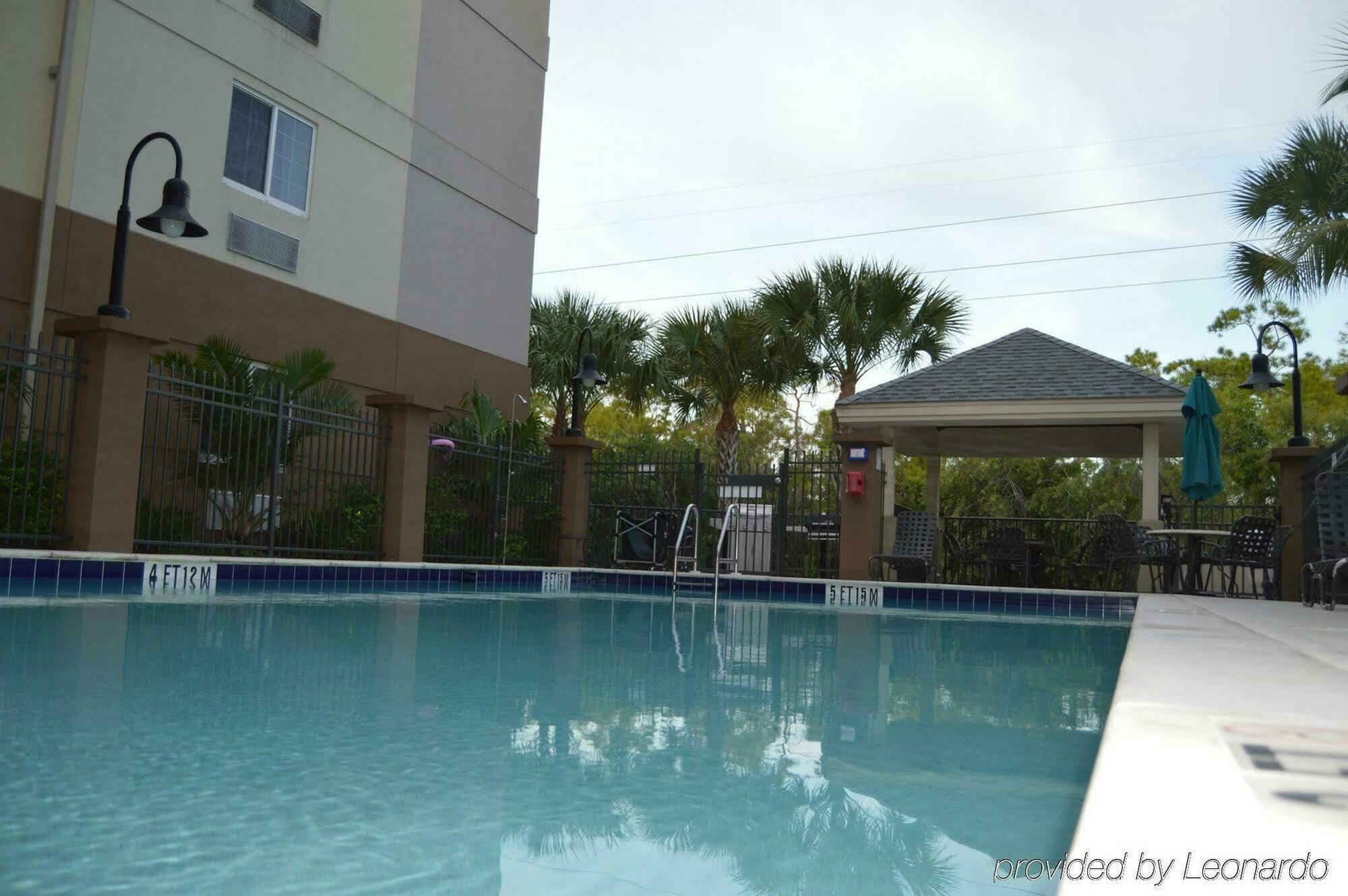 Candlewood Suites Fort Myers/Sanibel Gateway By Ihg Exterior photo